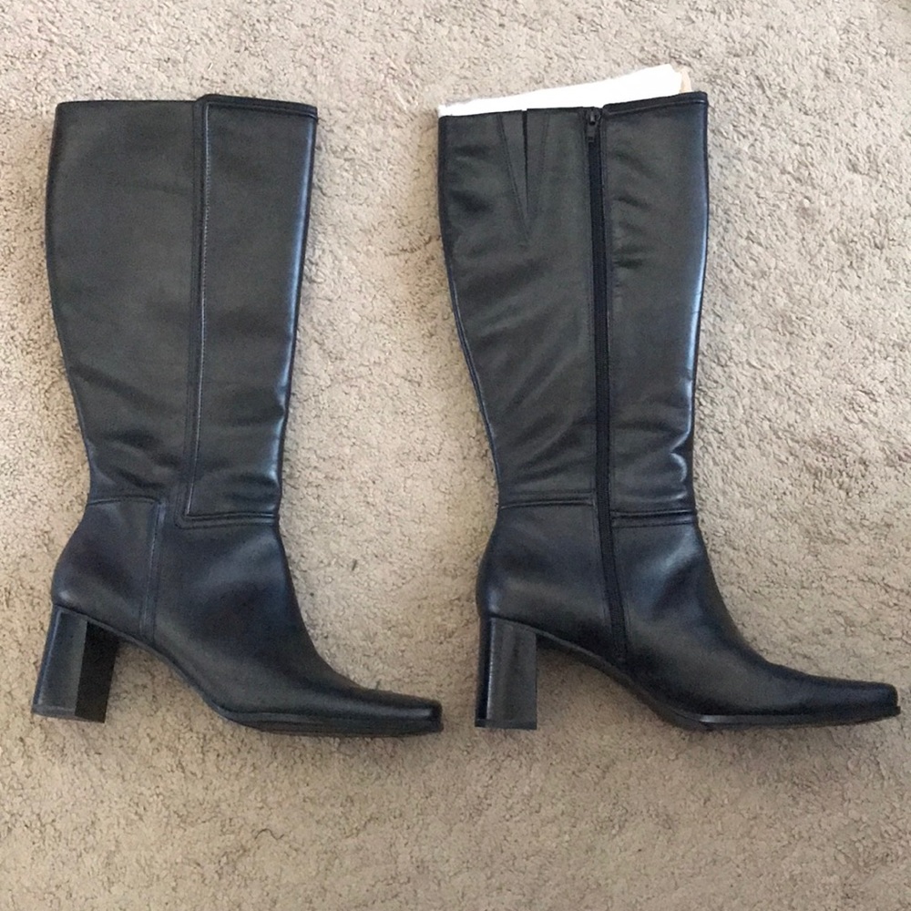 Women’s black boots